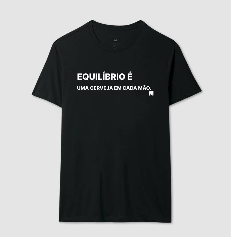 Camiseta Equilibrio é ter uma cerveja em cada mão