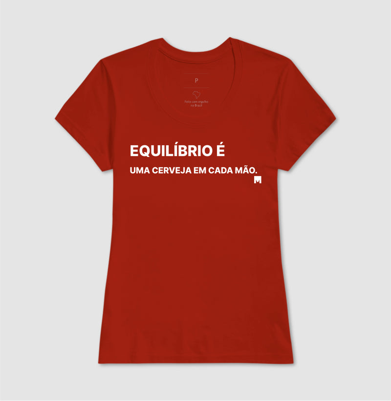 Camiseta Equilibrio é ter uma cerveja em cada mão