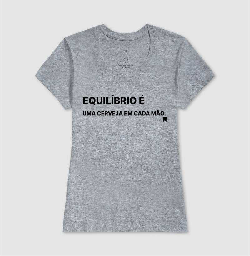Camiseta Equilibrio é ter uma cerveja em cada mão