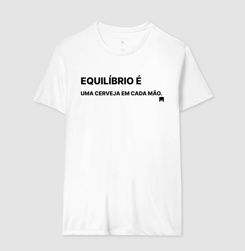 Camiseta Equilibrio é ter uma cerveja em cada mão