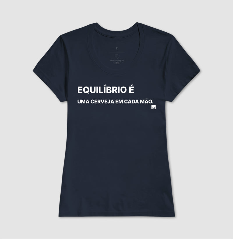 Camiseta Equilibrio é ter uma cerveja em cada mão